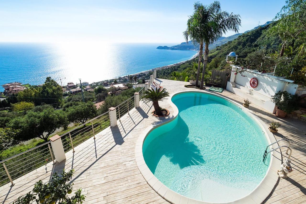 Villa Luce Letojanni Exterior photo