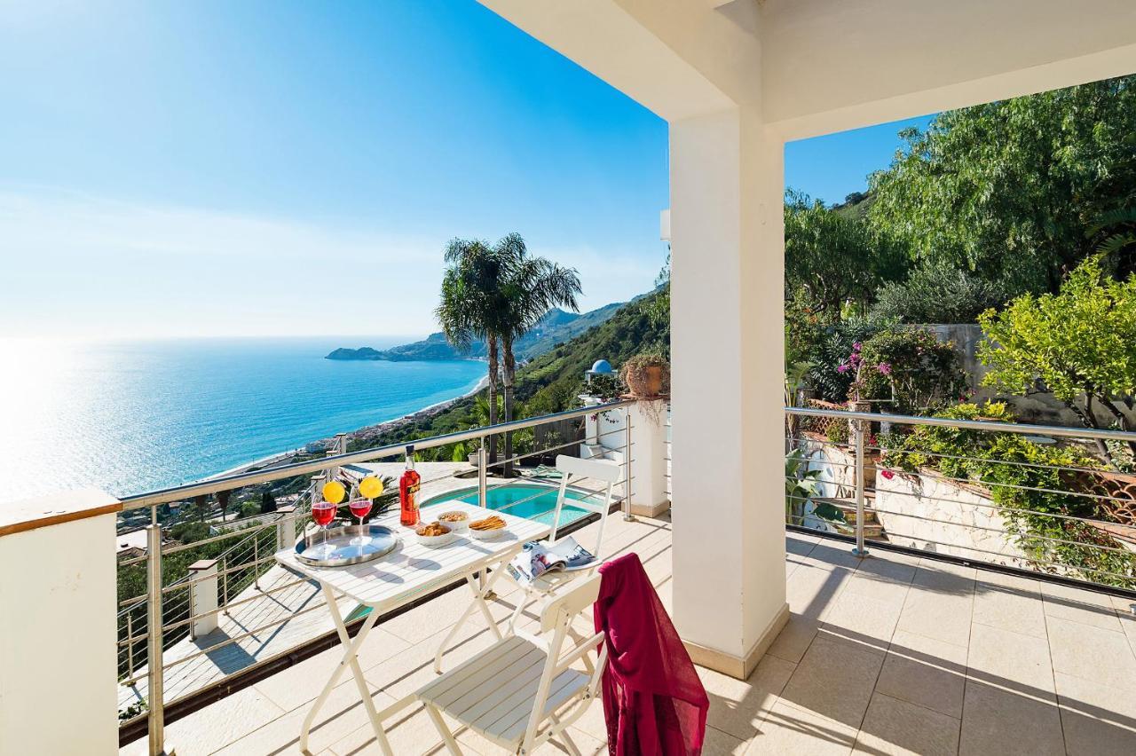Villa Luce Letojanni Exterior photo