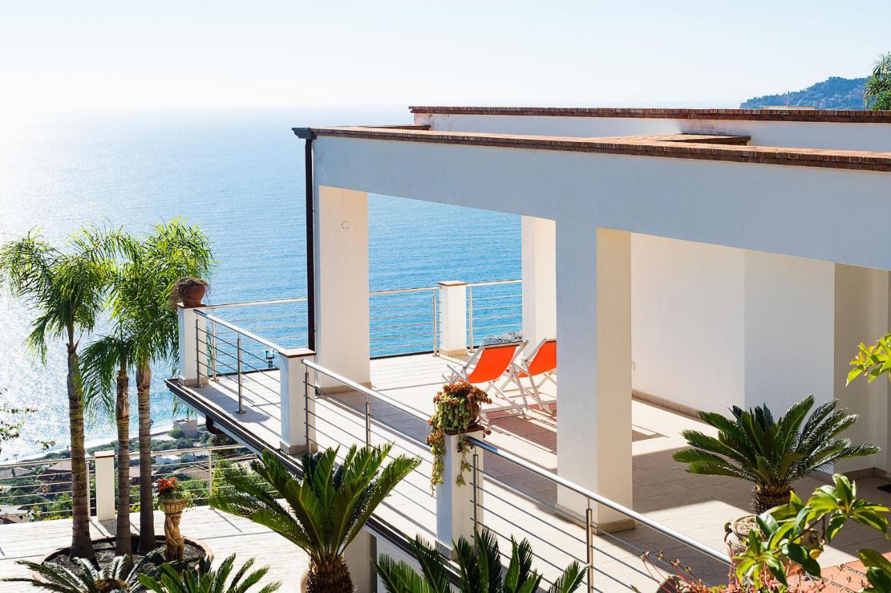 Villa Luce Letojanni Exterior photo