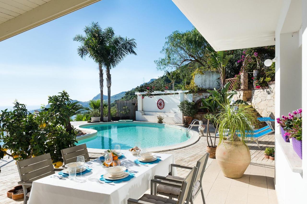 Villa Luce Letojanni Exterior photo
