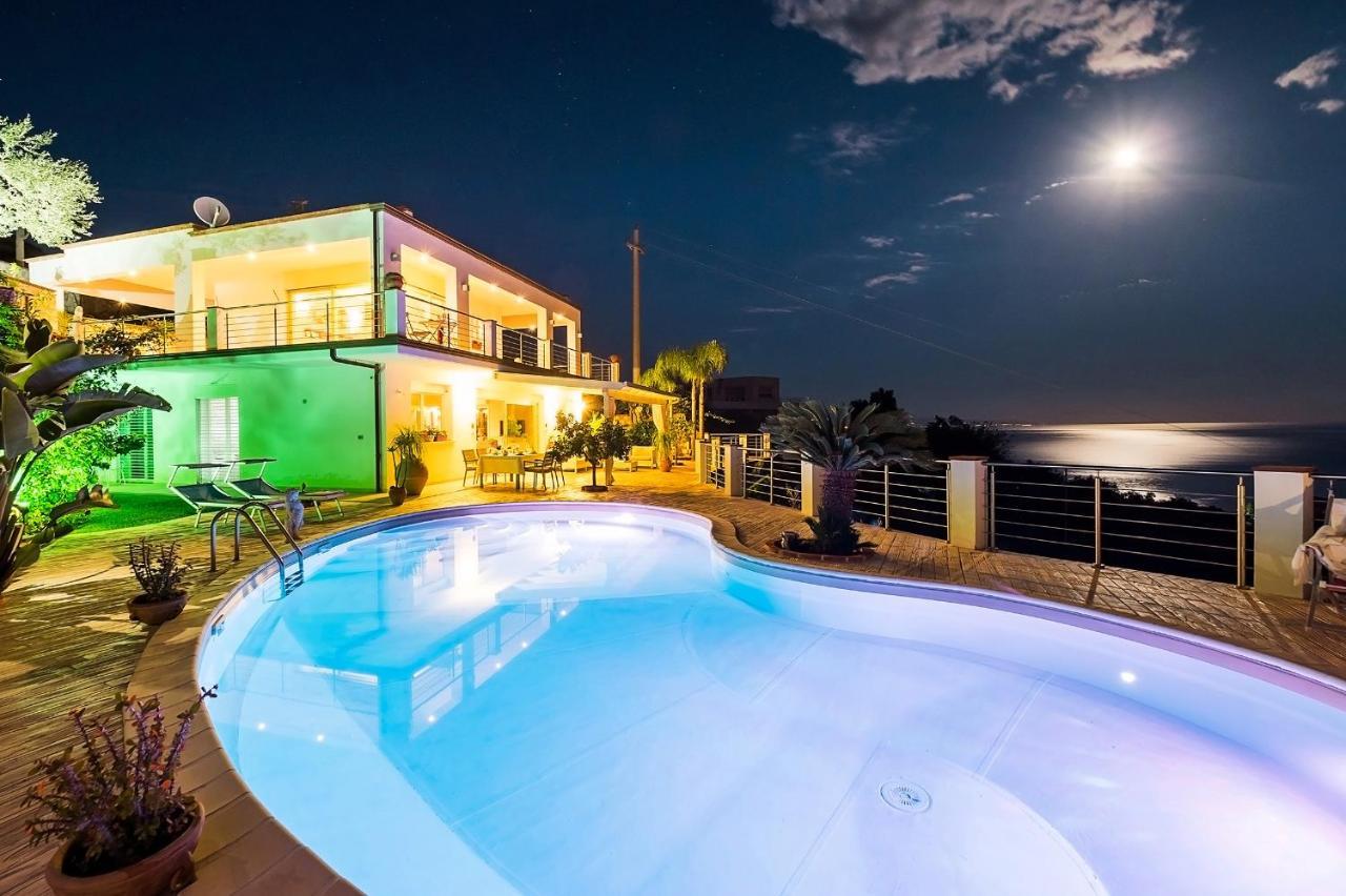 Villa Luce Letojanni Exterior photo