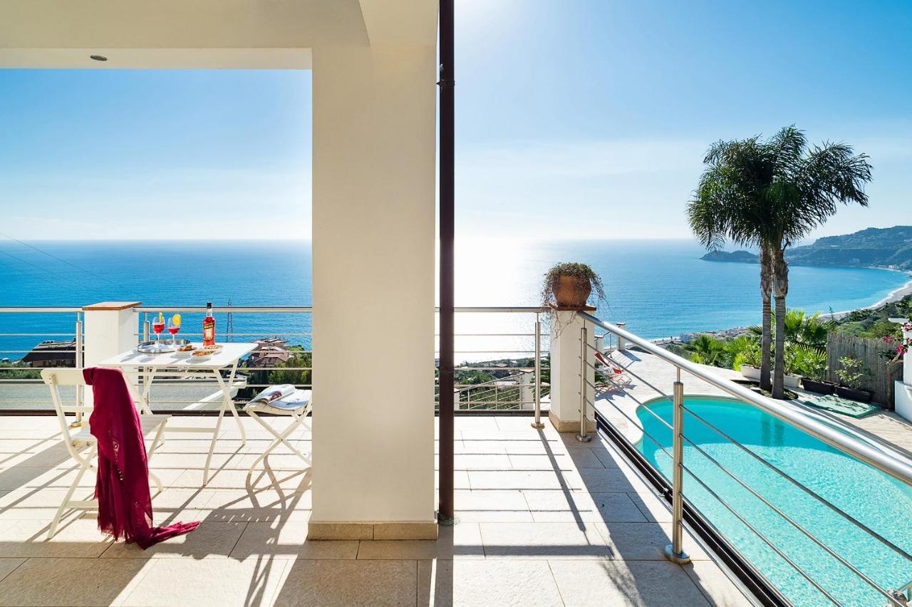Villa Luce Letojanni Exterior photo
