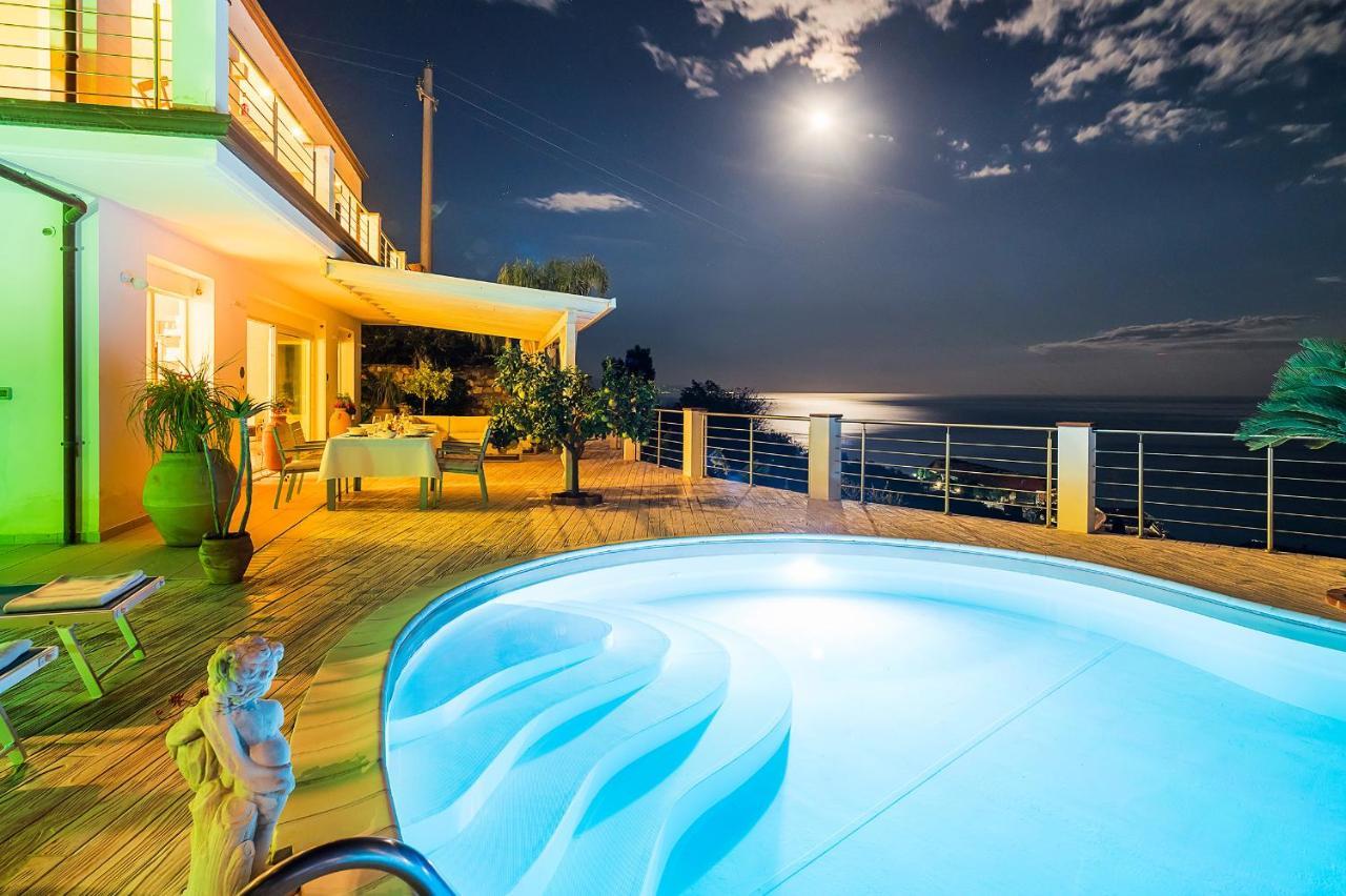 Villa Luce Letojanni Exterior photo