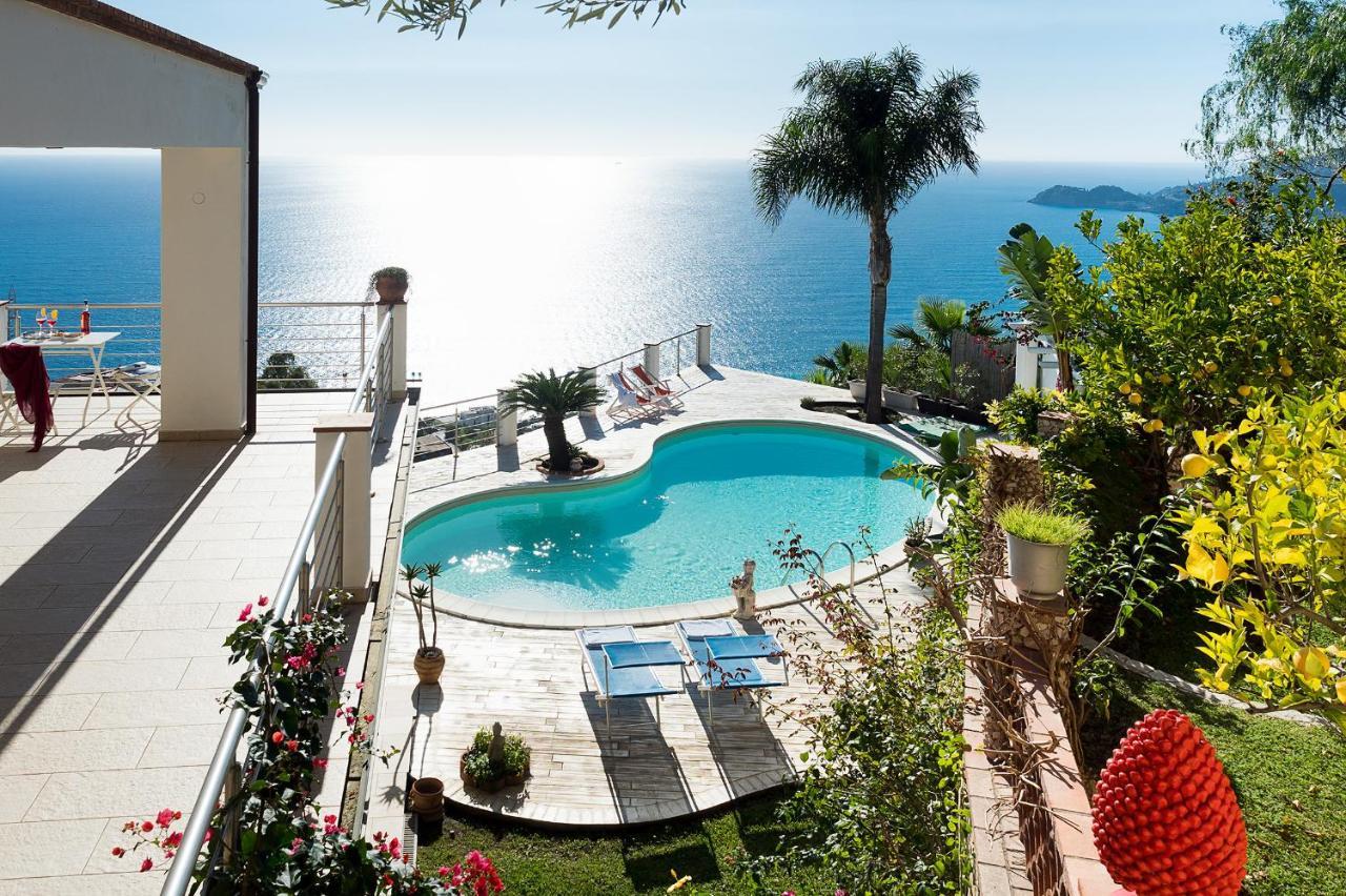 Villa Luce Letojanni Exterior photo