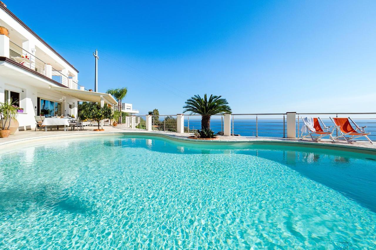 Villa Luce Letojanni Exterior photo