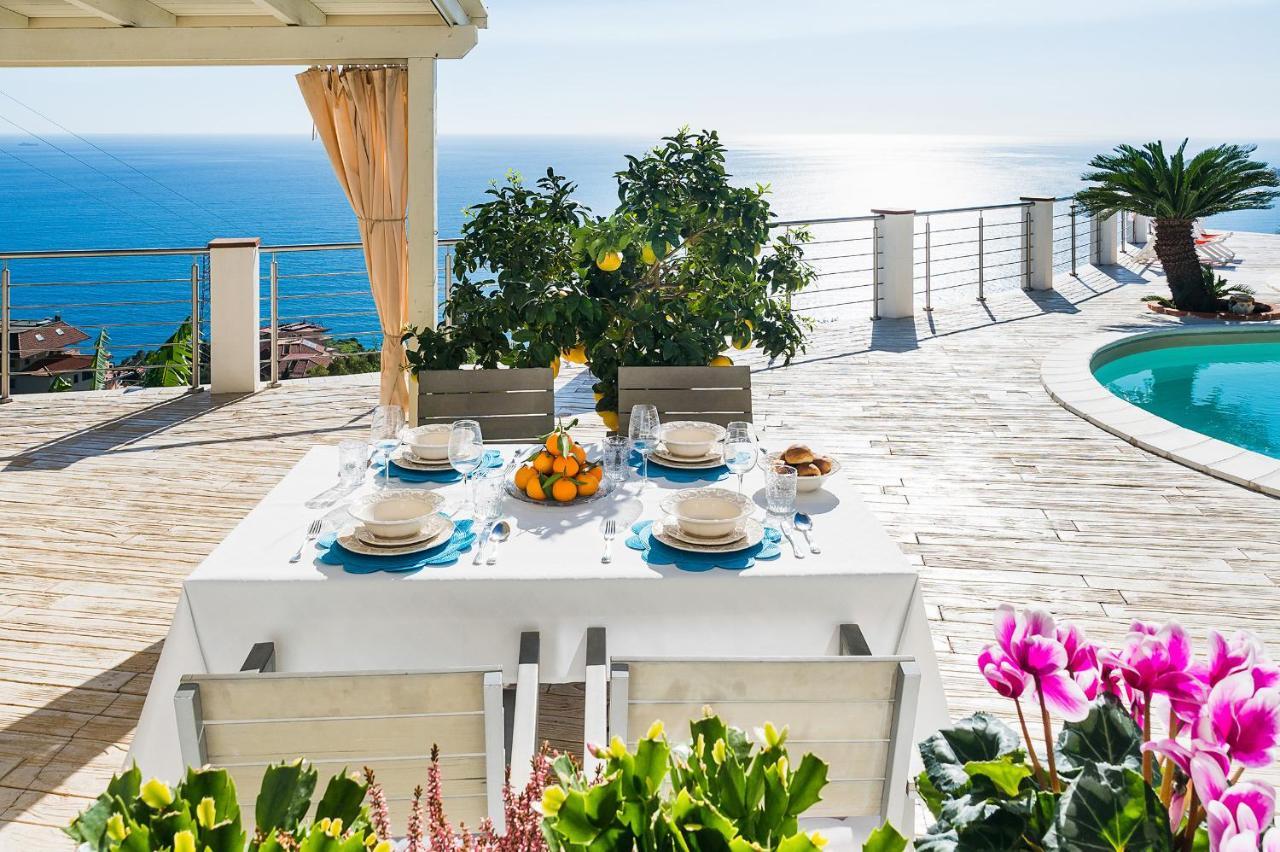Villa Luce Letojanni Exterior photo